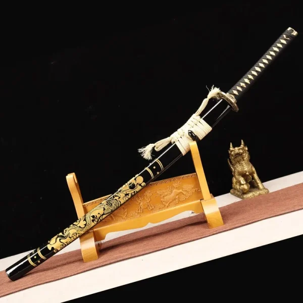 katana japonés con hoja afilada