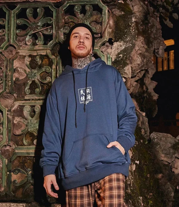 sudadera con escritura japonesa