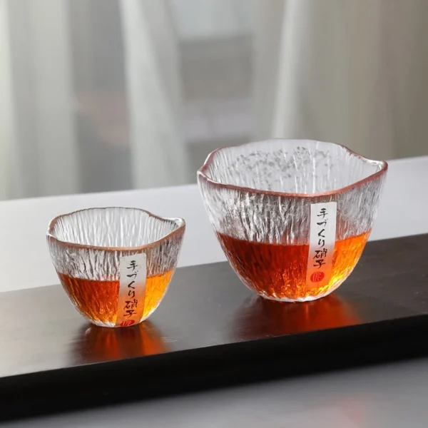 vaso de sake japonés