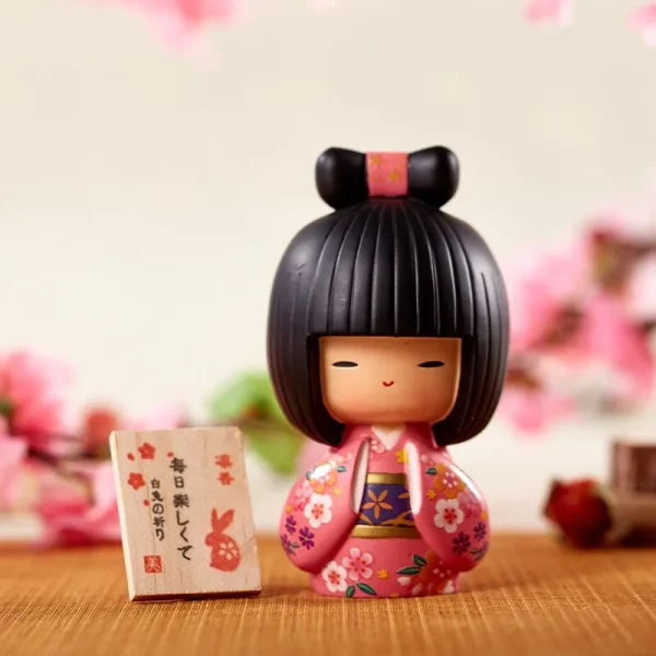 muñeca japonesa decorativa