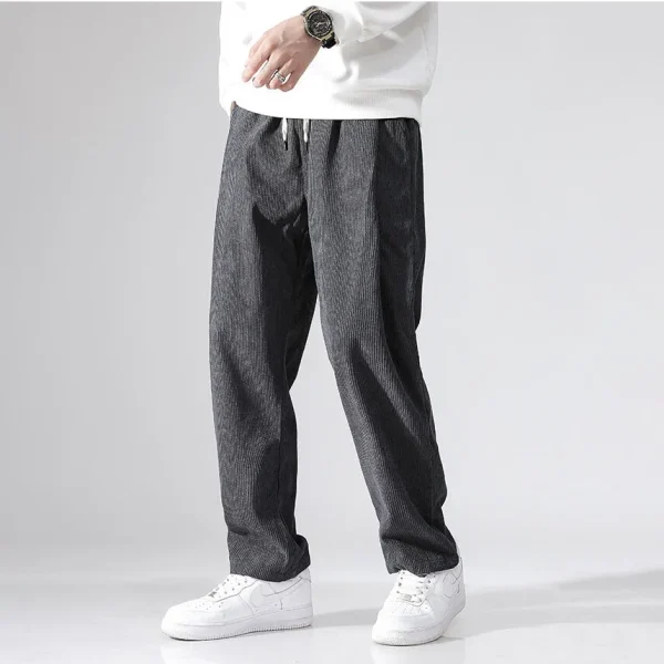 Kuro pantalones de pana