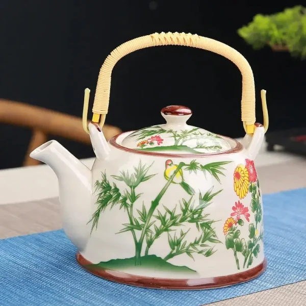 tetera de porcelana japonesa