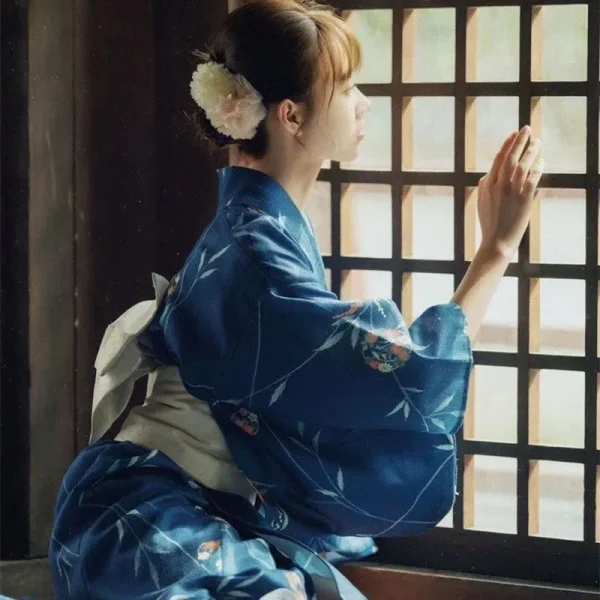 kimono azul de mujer