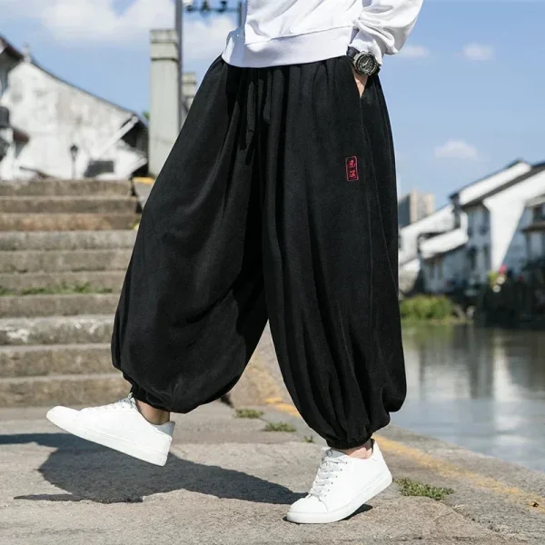 pantalones holgados japoneses