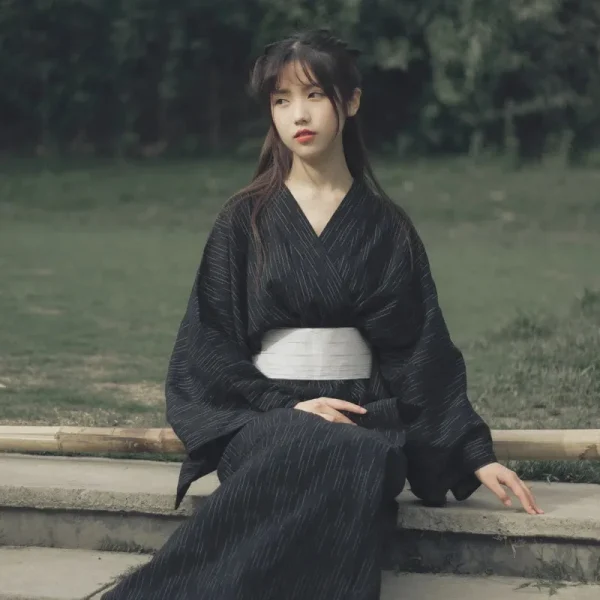 kimono japonés negro para mujer