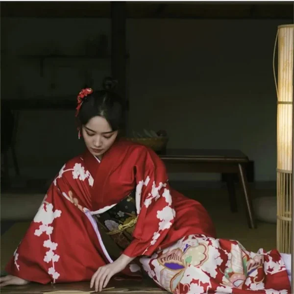 kimono rojo de mujer