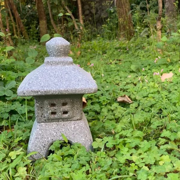 pequeña estatua japonesa