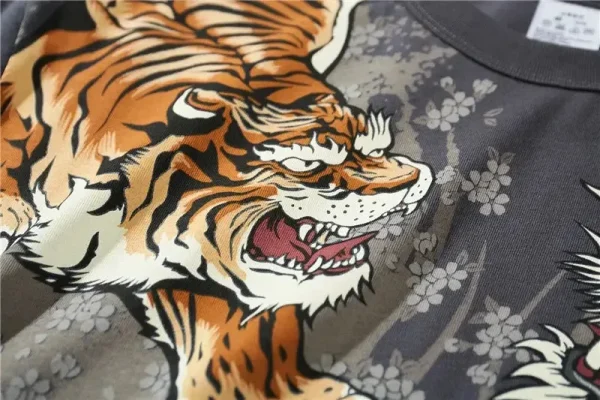 camiseta con bordado japonés kadoma