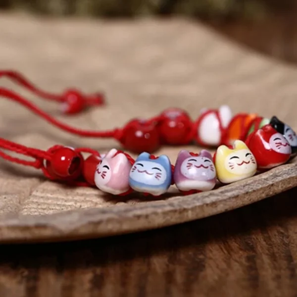 pulsera de la suerte con forma de gato japonés
