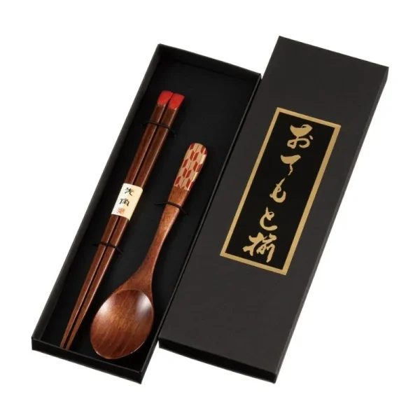 juego de palillos y cucharas japoneses