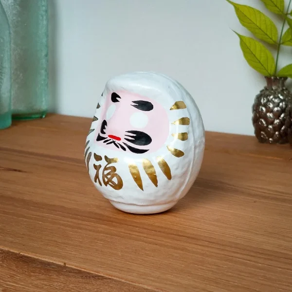 daruma japonés blanco