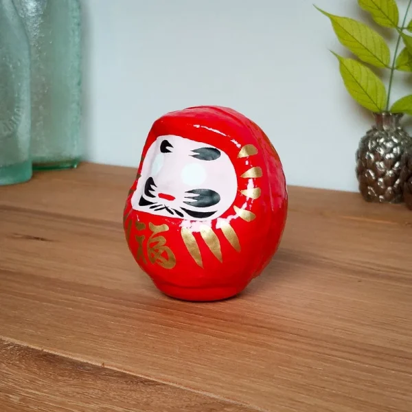 daruma japonés rojo