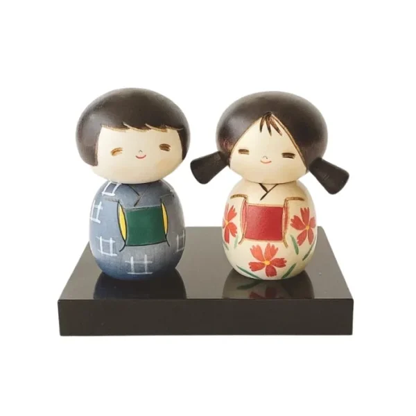 muñecas Kokeshi artesanales