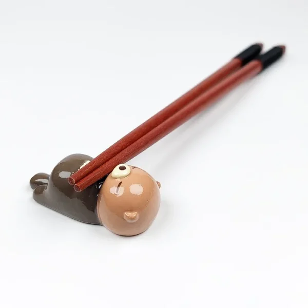 soporte para palillos de nutria japonesa