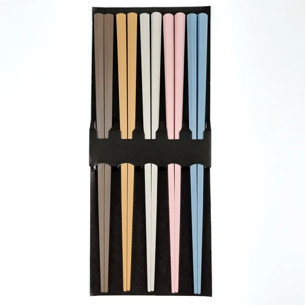 Palillos de colores pastel para servir